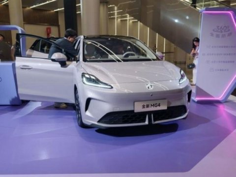 全新名爵MG4开启预售，7.38万起剑指