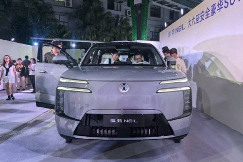 腾势N8L大六座安全豪华SUV开启预售，31.98万元起售引关注